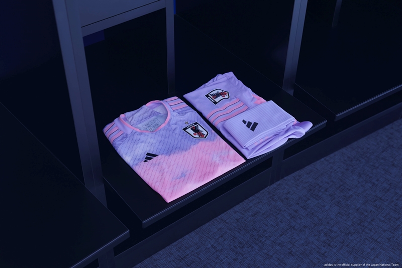 なでしこジャパン、女子W杯に向けた新アウェイユニフォームを発表！初の女子代表専用ユニ｜写真7