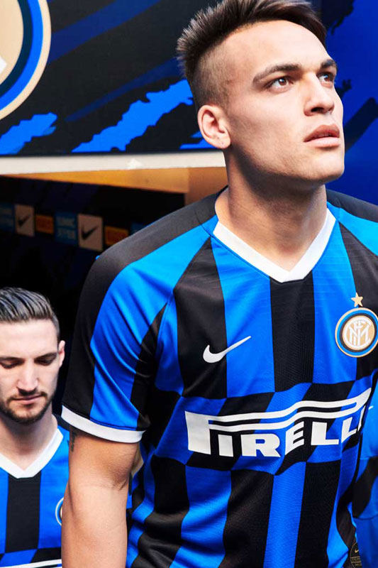 インテル、「斜めストライプ」の2019-20新ユニフォームを発表！新背番号も掲載｜写真8