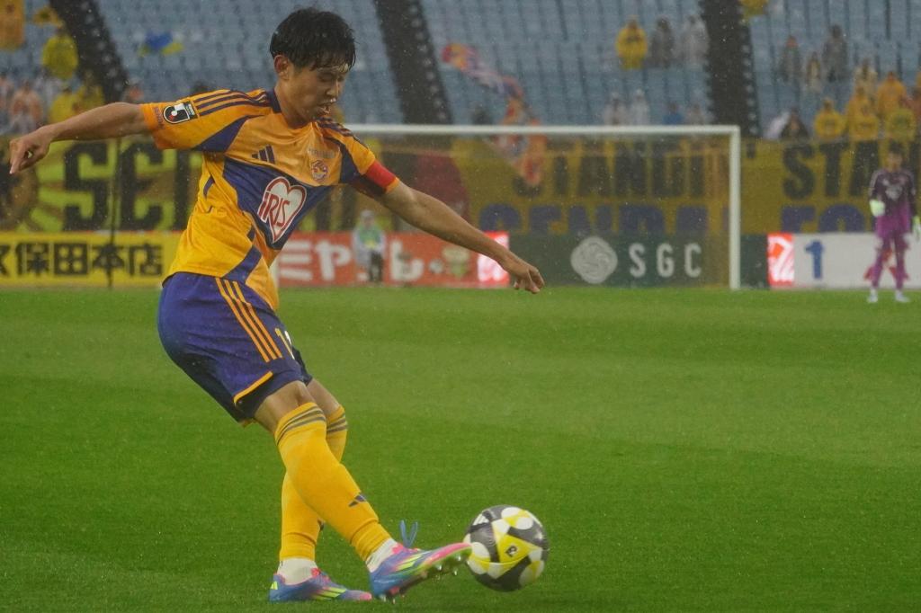 J2ベガルタ仙台MF郷家友太が劇的先制弾！見据える先は宿敵との決戦「みちのくダービーで魂は見せられる」｜写真3