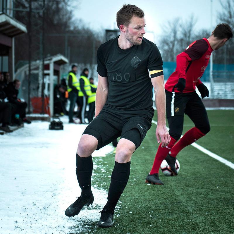 黒ずくめの組織…みたいな「超・漆黒のユニ」を8着そろえてみた｜写真6