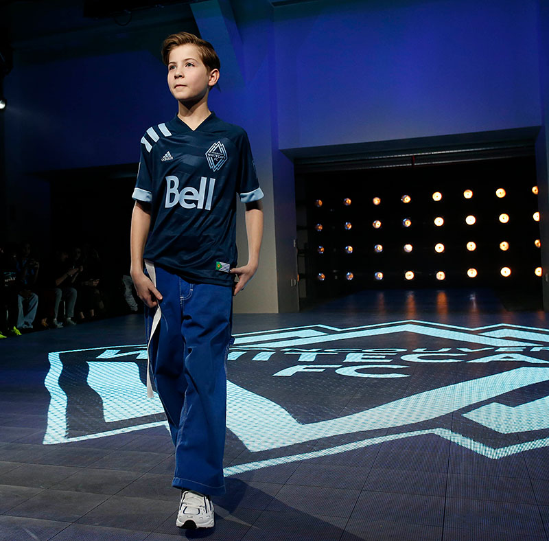 MLSバンクーバー、2020新ユニフォーム！モデルは有名「天才子役」｜写真5