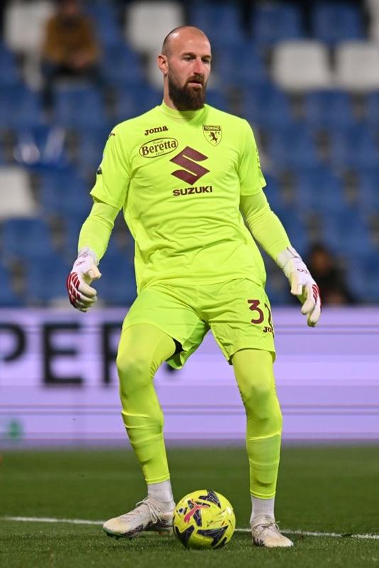 スピード重視の守護神！NIKEのスパイク「マーキュリアル」を履く一流GKたち｜写真6