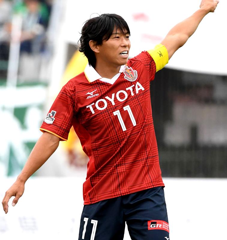 “快調”名古屋グランパス！これぞ誇るべき「歴代最高のユニ」10着｜写真2