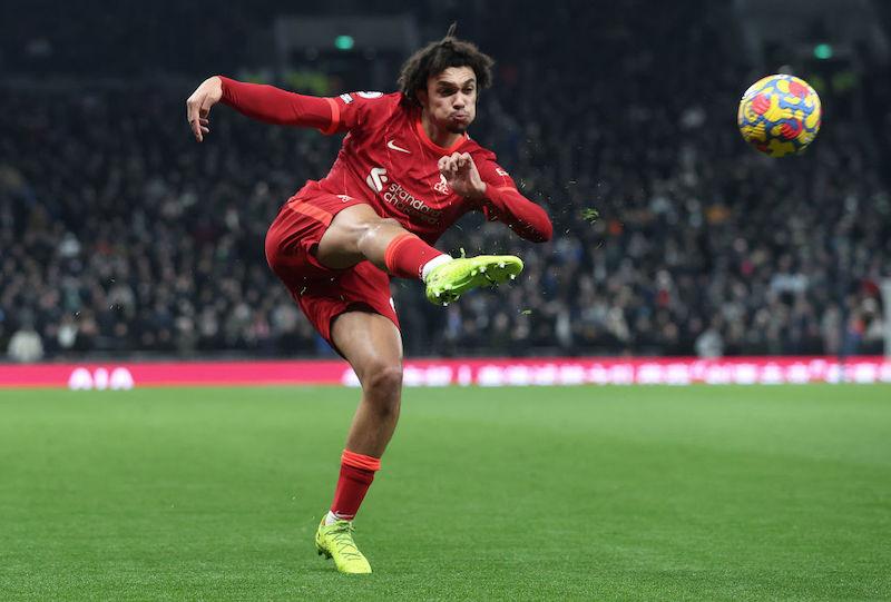 今、「世界で最も価値あるサイドバック」TOP5｜写真5