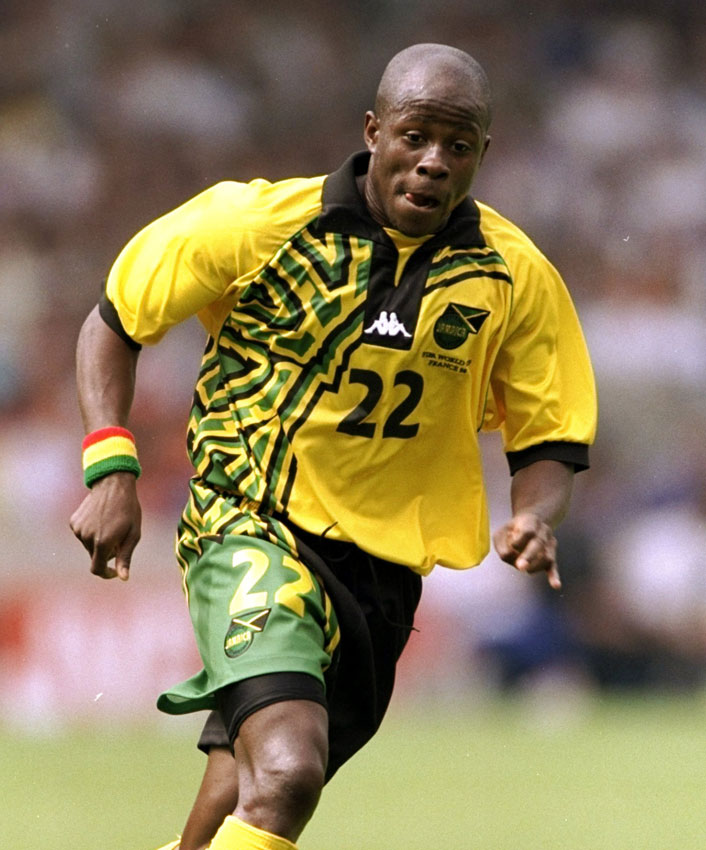 日本と同じ！「島国の代表チーム」ユニフォーム10選｜写真7