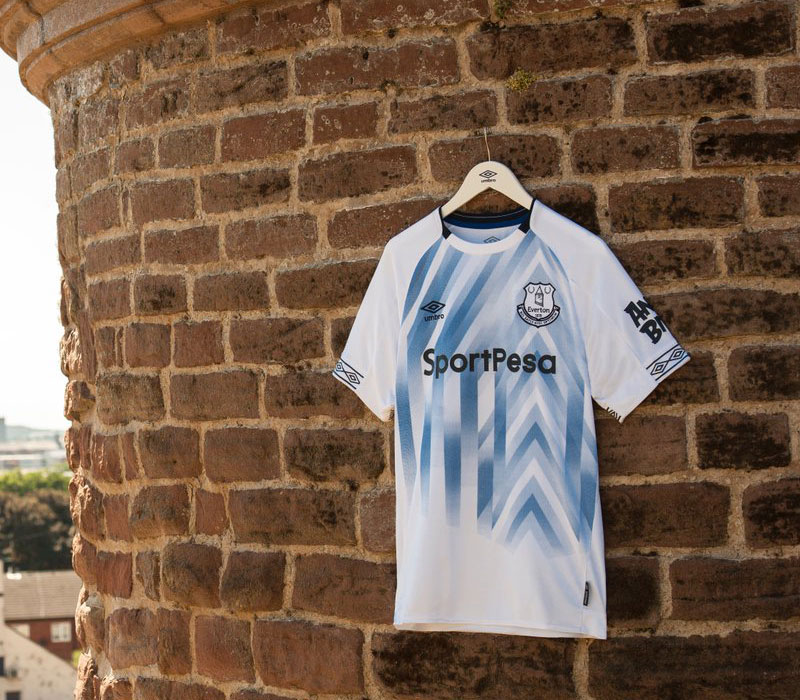 エヴァートン、2018-19サードユニフォームを発表！あのシンボリックな塔をデザイン｜写真5