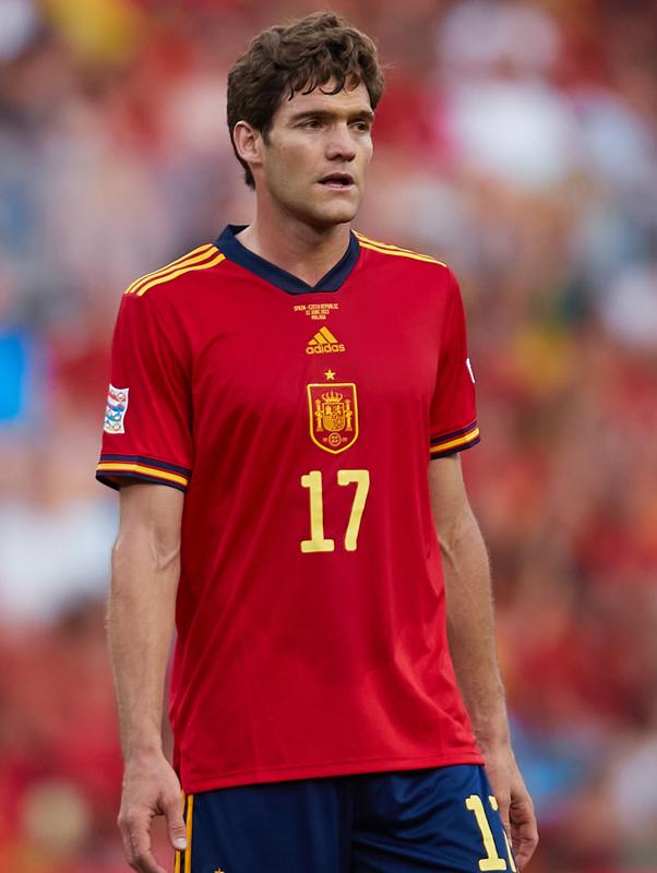 「女子専用ユニフォーム」を着た5つの“男子”代表チーム｜写真3