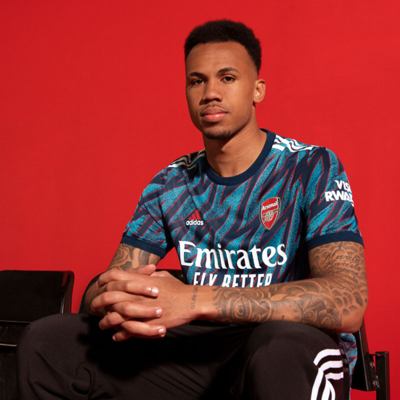 「青い稲妻」復活！アーセナル、21-22新サードユニフォーム発表｜写真6