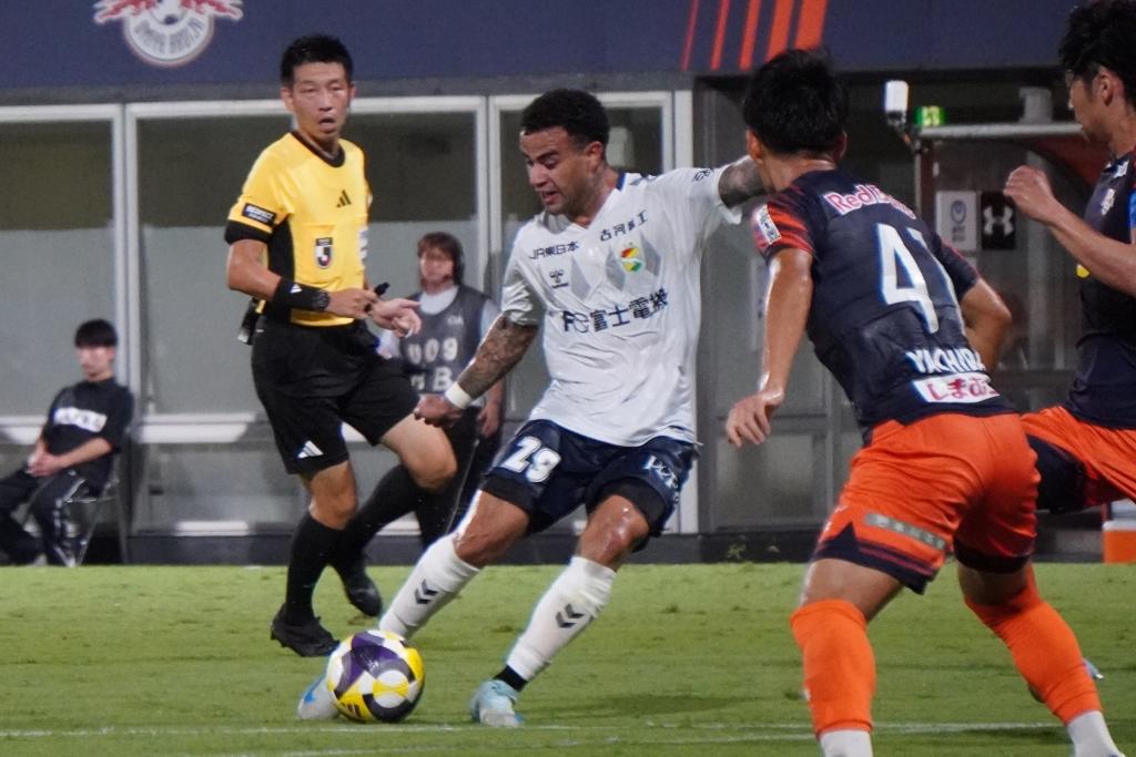 FWカルリーニョス・ジュニオが「頭でもゴールを決められる」と決勝点！J2ジェフユナイテッド千葉が国立の借りを返す｜写真3