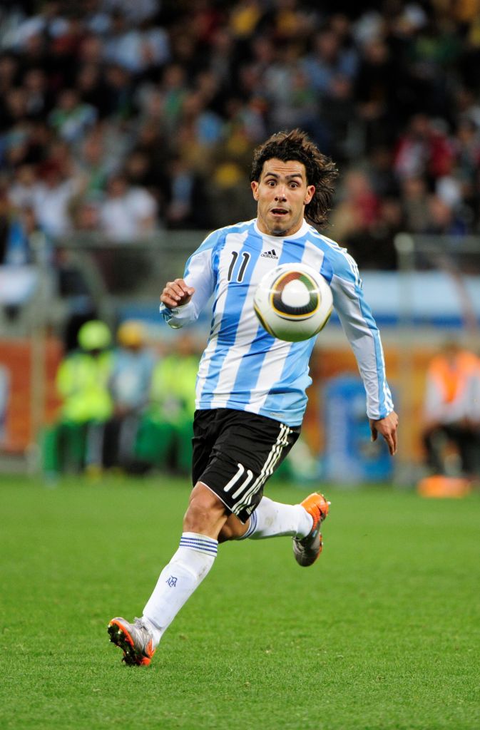 日本代表がメッシに勝った！「2010年のアルゼンチン代表伝説スタメン」がこれ｜写真10