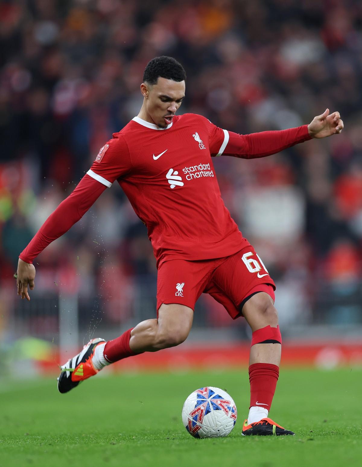 リヴァプール勢の台頭がすごい！プレミアの歴史上「最もアシストが多いDF」ベスト5｜写真6