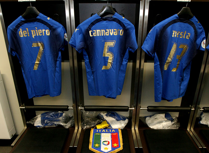 来年からadidasと契約！イタリア代表、PUMAの「最高にかっこいいユニフォーム」11選｜写真6