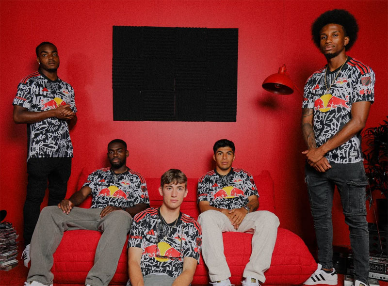 衝撃デザインの「ヒップホップ・ユニ」がMLSに登場！ピッチ上ではこう輝いた｜写真8