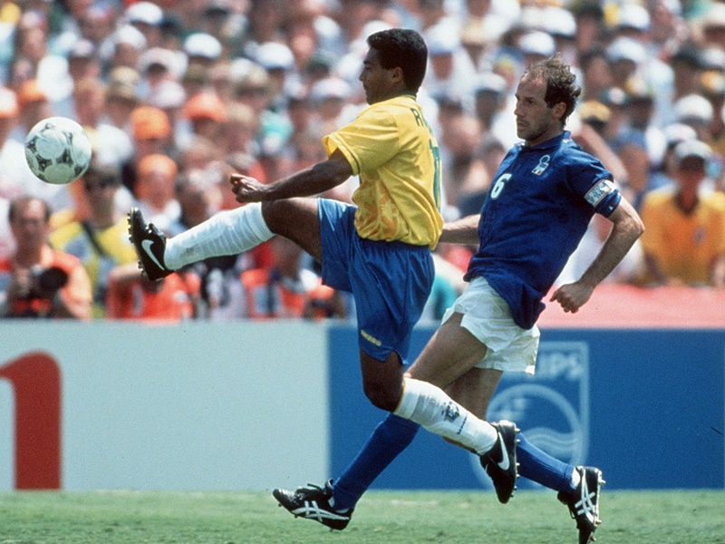 冨安も続け！実は「アシックスのスパイク」を履いていたレジェンド級サッカー選手たち｜写真10