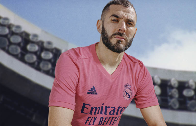 レアル・マドリー、2020-21新ユニフォームを発表！色は大胆な「ピンク」｜写真8