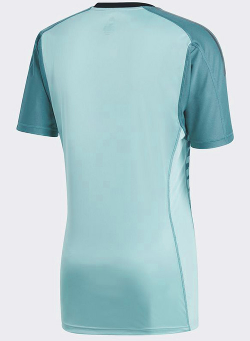 スペイン代表、W杯に向けた新ユニフォームは“あのダイヤモンド”が復活！｜写真6