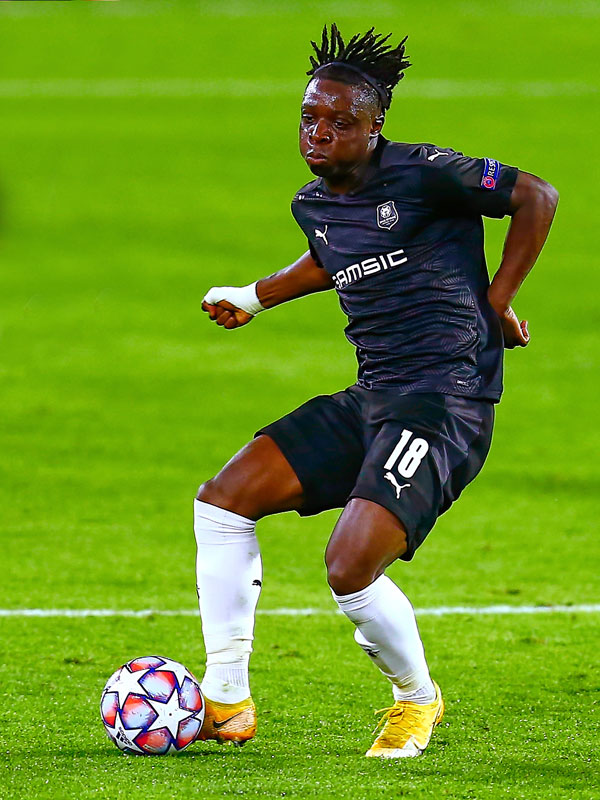 好調レンヌの2020-21ユニフォーム！デザインは「昔のクラブ会長」｜写真9