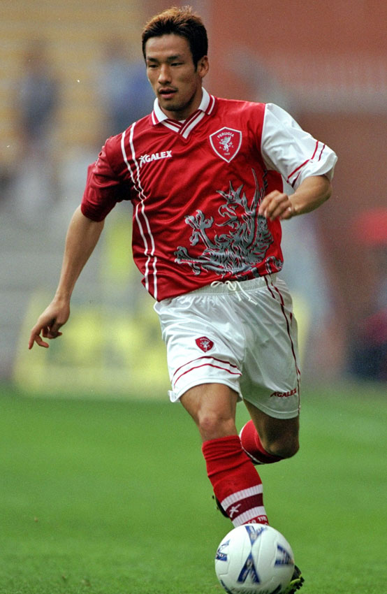 他界したガウッチ元会長時代、「ペルージャとナカタ、日本企業」4つのユニフォーム｜写真5