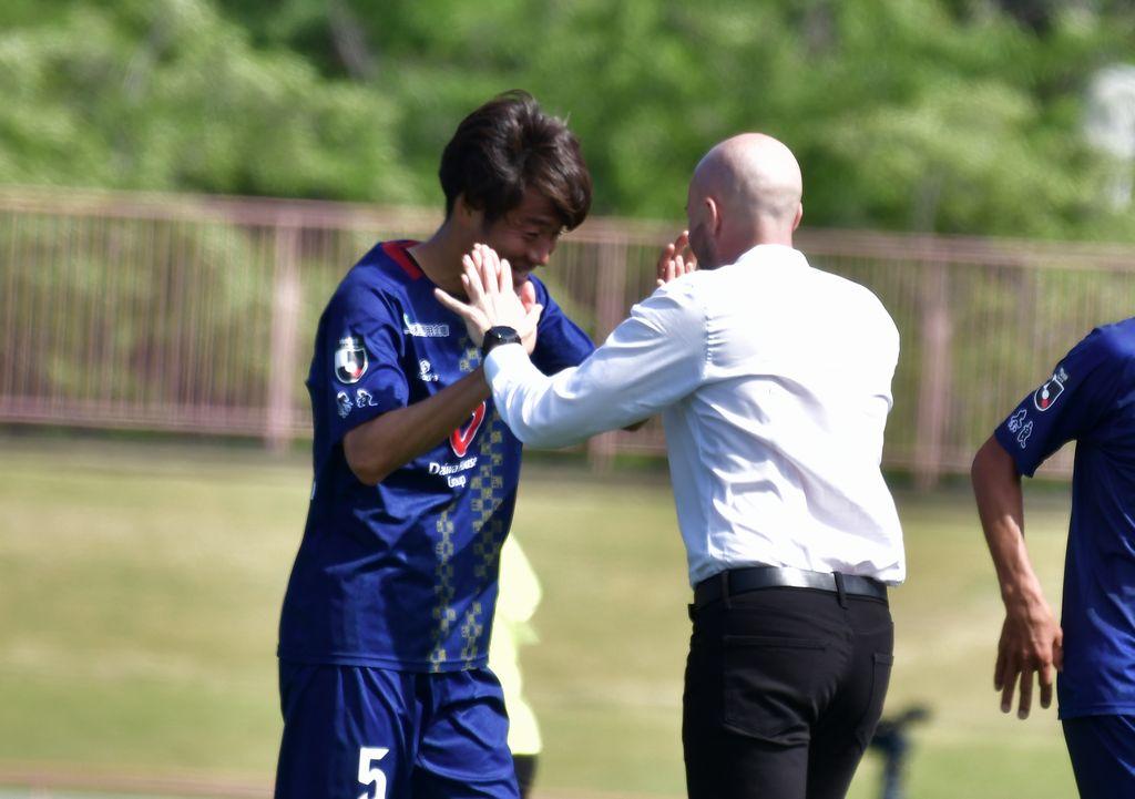 奈良クラブ、天皇杯で「2失点から3ゴールの大逆転勝利」。土壇場の劇的ヘッドを生んだ“成熟”の価値｜写真10