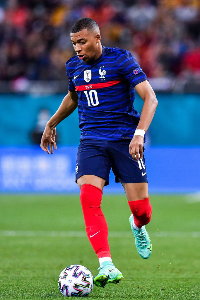 人気ゲーム「FIFAシリーズ」歴代カバーを飾ったスーパースターたち｜写真44