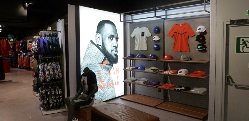 オシャレなパリのスポーツショップは女性専用フロアがある｜写真9