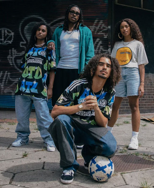 MLSアトランタ、「90年代ヒップホップ・R&B」感がアツい新ユニを発表！落書き風グラフィックが鮮烈｜写真7