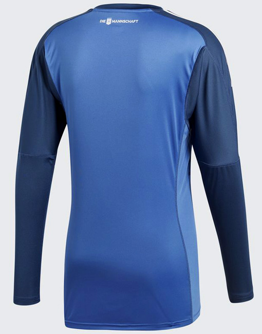 胸のバッジは渡さない！連覇を狙うドイツ代表がW杯ユニフォームを発表｜写真7