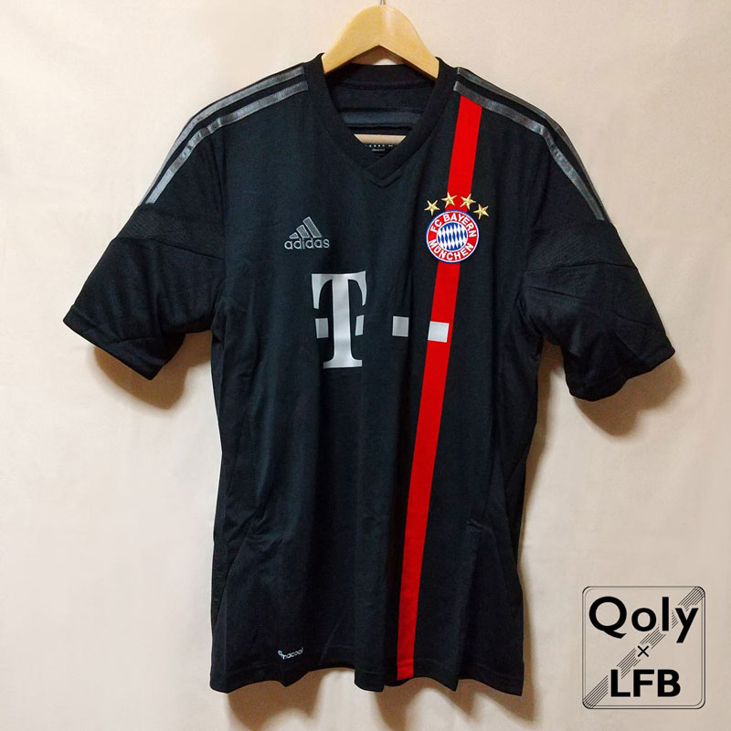 スタイリッシュな黒デザイン！バイエルン「2014-15サード」ユニフォーム｜写真5