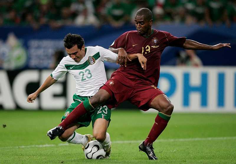 懐かしすぎ！16年前の「ロナウドがベンチスタートだったW杯」スタメン11名｜写真2