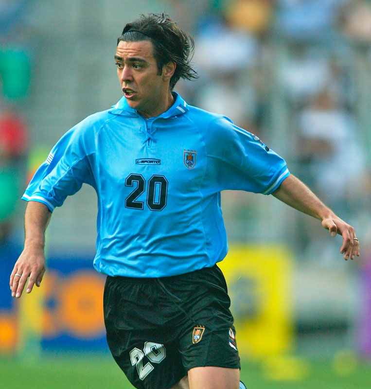 カタールW杯を前に見る、2002年日韓大会「最高にかっこいいユニフォーム」11選｜写真2