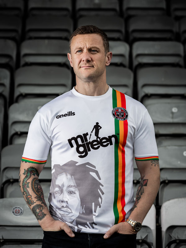 売り切れ必至！「伝説的レゲエシンガー」のカッコよすぎるユニフォームが発表される｜写真6