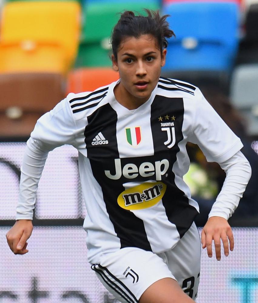 バレンタインデーに思い出す「甘い胸ロゴ」を付けた5つのユニフォーム｜写真3