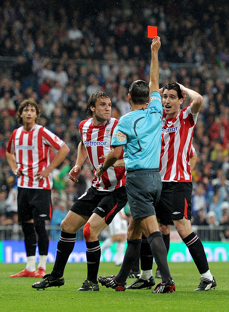 セルヒオ・ラモスじゃなかった！歴史上「最も多くのレッドカードを受けた選手」TOP10｜写真2