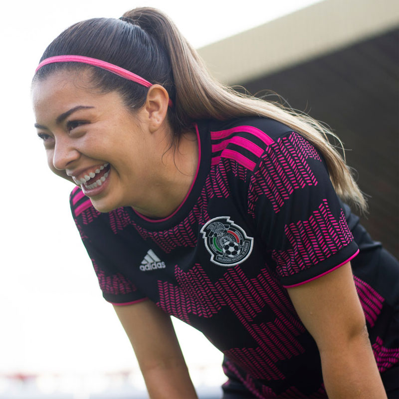 「まさかのピンク！」メキシコ代表、2021新ホームユニフォームを発表｜写真4