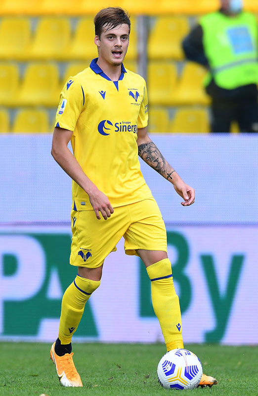 エラス・ヴェローナ、モダンな「新エンブレム」の2020-21ユニフォーム登場！｜写真6