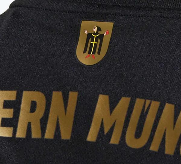 バイエルン、「ブラック＆ゴールド」2021-22新アウェイユニフォームを発表！｜写真4