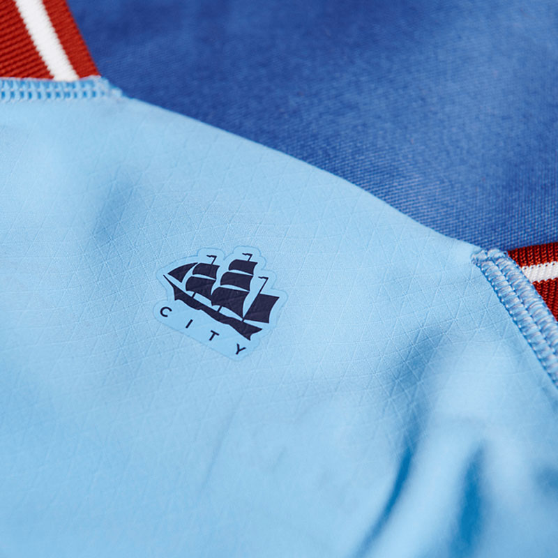 マンチェスター・シティ、2022-23新ユニフォーム発表！「レジェンドに敬意」のレトロデザイン｜写真6
