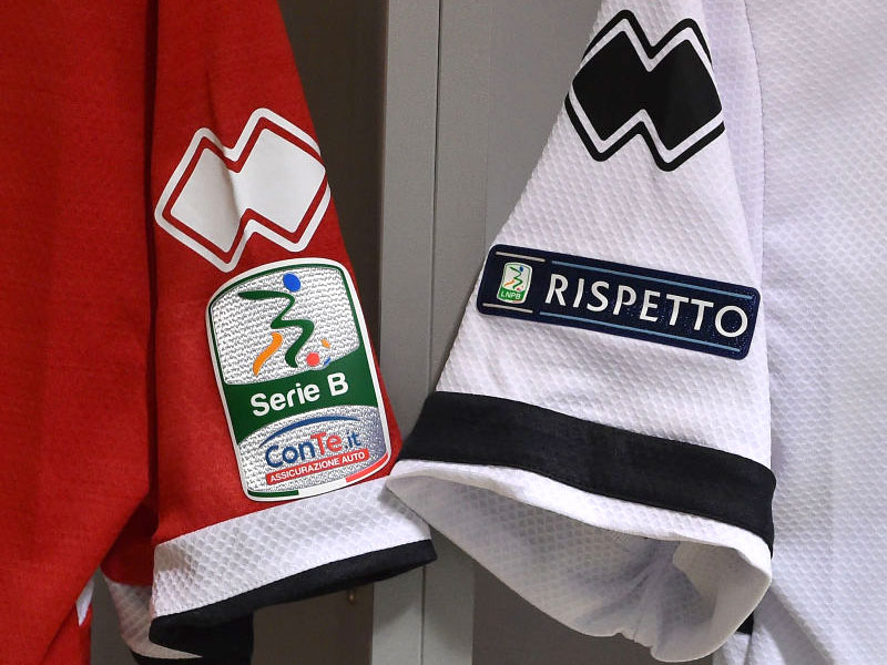 絶望から復活のパルマ、2017‐18ユニフォームは伝統の「十字」をデザイン｜写真8