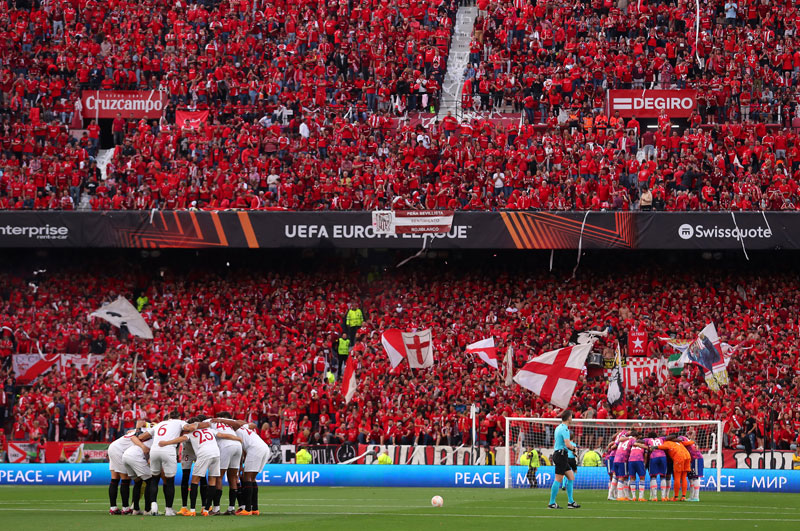 EL王者セビージャ、23-24新ユニが登場！アウェイは「ユヴェントス戦」の熱きサポーターへ敬意を表す｜写真5