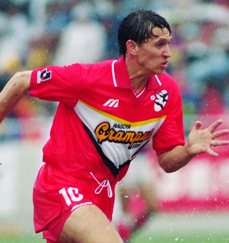 “快調”名古屋グランパス！これぞ誇るべき「歴代最高のユニ」10着｜写真10