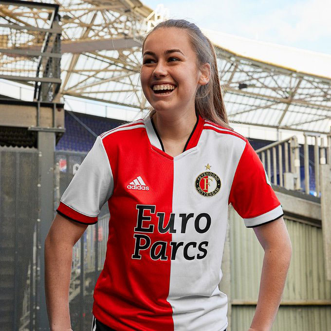 フェイエノールト、2021-22新ユニフォームを発表！鉄板の「伝統デザイン」｜写真5