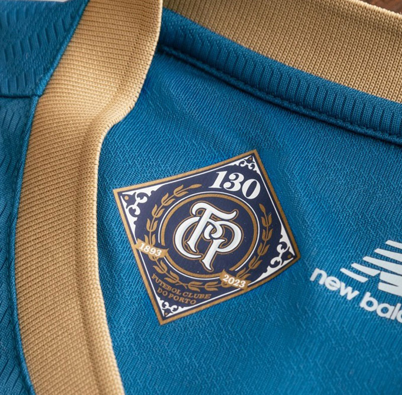 名門ポルトにアウェイとサードの新ユニが登場！どちらも「130周年記念」で街の象徴をデザイン｜写真7