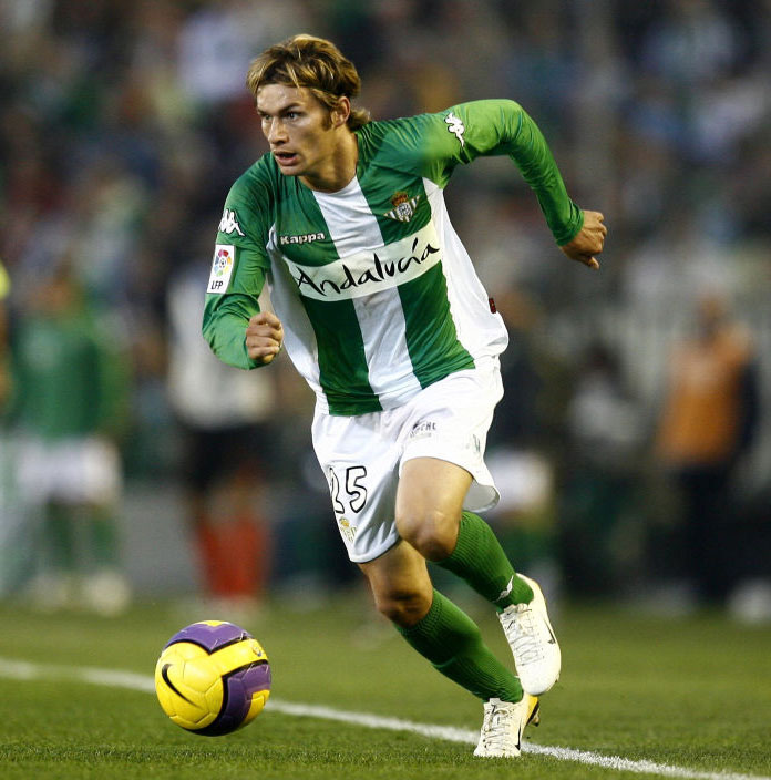 乾貴士の新たなクラブ、ベティスの「20年間分のユニフォーム」をまとめて見る｜写真9