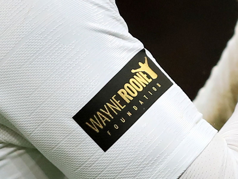 イングランド代表「ルーニー代表引退ユニフォーム」を徹底的に詳しく見る｜写真6