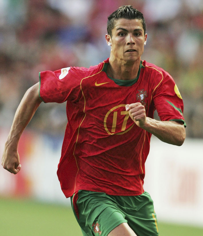 過去8大会のEURO「決勝戦ユニフォーム」、色はこんな感じだった｜写真14