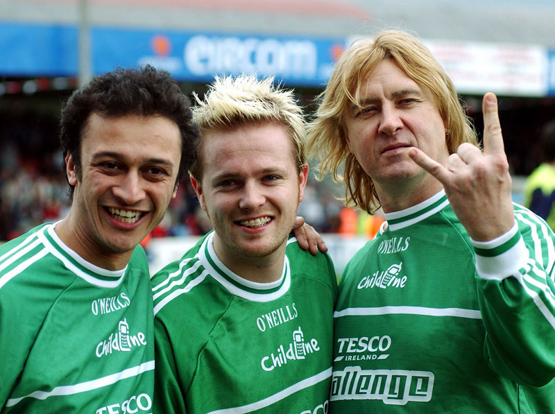 サッカーと音楽のコラボ！これが「世界的ミュージシャン」のユニフォーム姿｜写真7