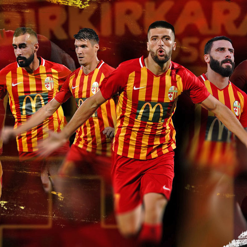 ピザ、ハンバーガーに牛丼も！胸に「ファストフード」のユニフォーム8選｜写真7