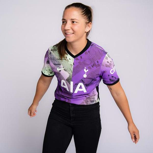 トッテナム、21-22新サードユニフォーム発表！「ロンドンの一地区」を大胆に描く｜写真5