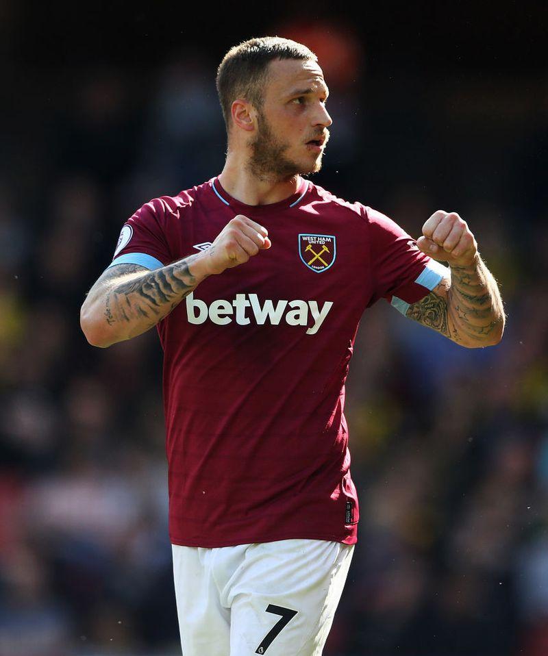 サッカーの歴史上「最も高額だった30代選手」の移籍トップ10｜写真4