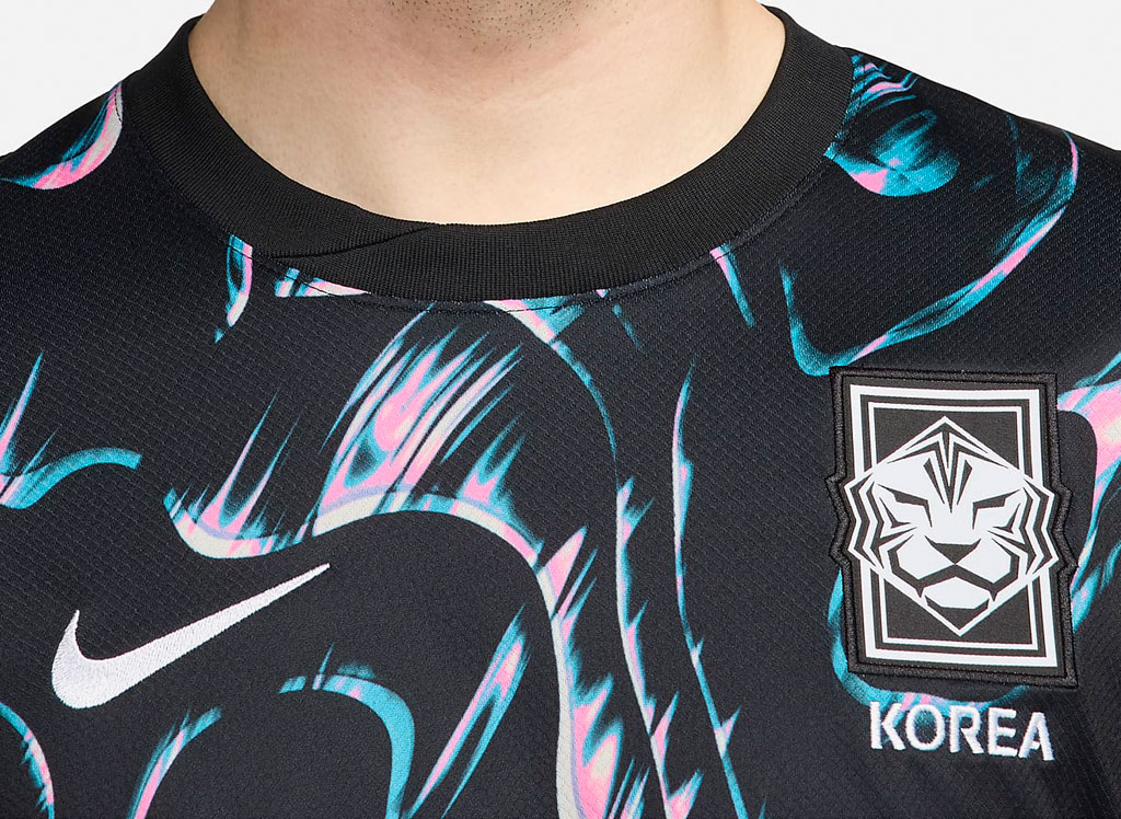 異彩放つ攻めのデザイン！？韓国代表が2024新ユニフォームを発表 「伝統的な建築と工芸品」に触発｜写真7